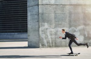 homme qui va de l'avant grâce à la sophrologue Sylvia Martinez